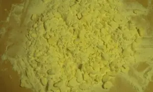 Prosty przepis na ciasto półfrancuskie serowe, które zachwyci smakiem