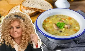 Magda Gessler poleca swój pyszny krupnik. Aromatyczna zupa z kaszą, warzywami i mięsem, podana z chlebem.