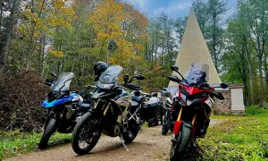 Mazury motocyklem: Odkryj najlepsze trasy i praktyczne porady!