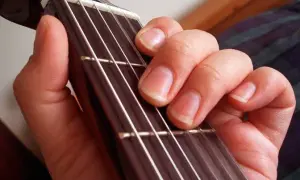 Jak zagrać chwyt gitarowy G - proste sposoby i techniki dla każdego