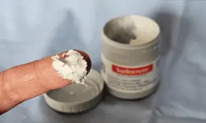 Czy Sudocrem jest dobry na pryszcze? Sprawdź jego skuteczność i ryzyko