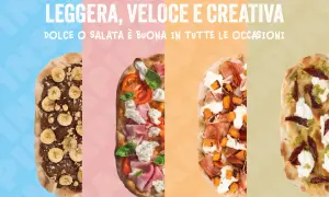 Fyra olika pinsor med varierande pinsa topping: en söt med choklad och banan, en med skinka, tomat och mozzarella, en med pumpa och prosciutto, samt en med soltorkade tomater och pesto.