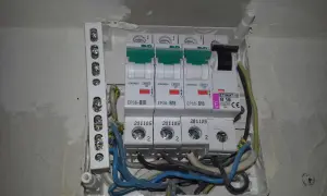 Jaki bezpiecznik do płyty indukcyjnej, aby uniknąć problemów z instalacją?