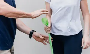 Jak zostać fizjoterapeutą? Kluczowe kroki, które warto znać