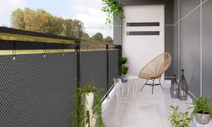 Czym zasłonić ogrodzenie panelowe, aby zyskać prywatność i styl?