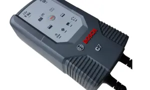 Bosch C3 czy C7? Wybierz idealny prostownik dla Twojego auta!