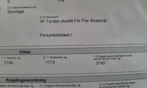 Registreringsbevis del 1 för en Kia Sportage, personbilsklass I. Visar viktinformation och kopplingsanordning.
