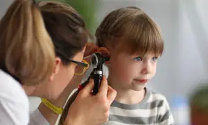 Laryngolog dziecięcy NFZ: Jak umówić wizytę mimo kolejek?