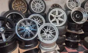 Różnorodne felgi aluminiowe czekają na renowację. Sprawdź renowacja felg aluminiowych cena i odmień swoje auto!