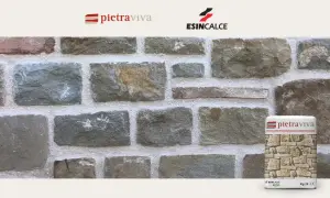 Muro in pietra con malta per tufo a faccia vista. Sacchi di malta Pietraviva e Esincace in primo piano.