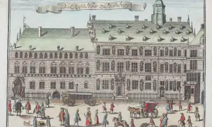 Das Rathaus Altona, ein prächtiges Gebäude mit Turm, umgeben von Menschen in historischen Gewändern, Kutschen und einem Hund.