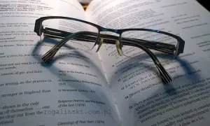 Moc skrzydlatych słów: Jak cytaty kształtują polski język?
