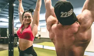 Fran CrossFit: Co to jest? Struktura, czasy i jak go pokonać
