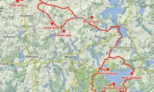 Mapa Mazur z zaznaczonymi trasami motocyklowymi i atrakcjami turystycznymi.
