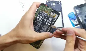Wymiana baterii w LG Zero - uniknij problemów z akumulatorem