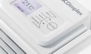 Panel sterowania pieca akumulacyjnego Dimplex z wyświetlaczem temperatury 21°C i przyciskami nawigacyjnymi.