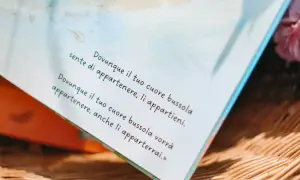 Le emozioni dei bambini frasi: "Dovunque il tuo cuore bussola, lì appartieni." Un invito a seguire il proprio sentire.