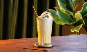 Najlepsze drinki z likierem słony karmel, które zachwycą Twoje podniebienie
