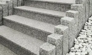 Czym przykleić granit do betonu, aby uniknąć problemów z trwałością?