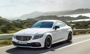 Mercedes-AMG C63 Coupé: V8 czy hybryda? Wybierz idealny model