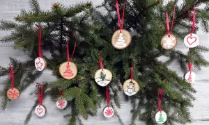 Własnoręczne ozdoby choinkowe: Proste DIY i magiczne święta