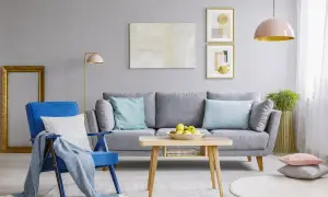 Mały salon w bloku? Urządź go sprytnie! Triki eksperta