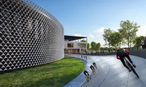 Wyścig kolarski na welodromie. Nowoczesna architektura budynku z charakterystyczną fasadą.