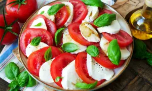 Tomaten-Mozzarella-Salat: Das beste Rezept & Tipps für Genießer
