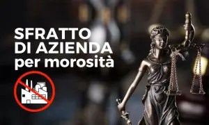Statua della Giustizia e simbolo di fabbrica barrata. Testo: "Sfratto di azienda per morosità". Riforma Cartabia.