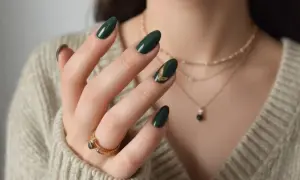 Butelkowa zieleń na paznokciach: Sekrety stylowego manicure