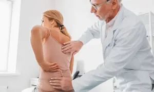 Zapalny ból pleców? Badania na spondyloartropatię krok po kroku.