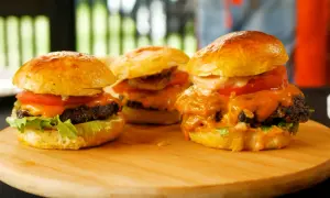 Sekret soczystego burgera: Wybierz idealne mięso 80/20!