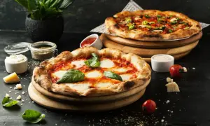 Ile piecze się pizzę, aby uniknąć niedopiekania i spalenia?