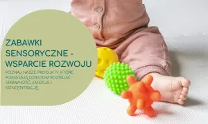 Niemowlę z zabawkami sensorycznymi: żółtą, zieloną i pomarańczową kulką.