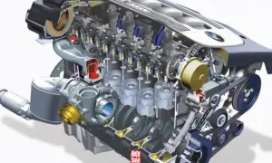 Przekrój silnika BMW z widocznym wałem korbowym, turbosprężarką i tłokami.