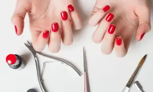 Jak pomalować paznokcie jak profesjonalistka? Trwały manicure!