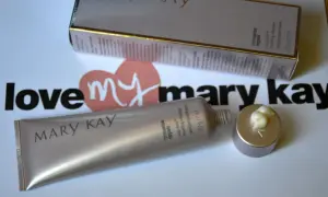 Co warto kupić z Mary Kay, aby skutecznie walczyć z oznakami starzenia?