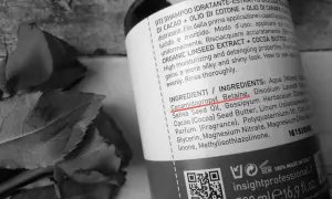 Składniki szamponu: Cocamidopropyl Betaine, olej z nasion konopi, masło kakaowe, linolenian metylu. Bez methylisothiazolinone.