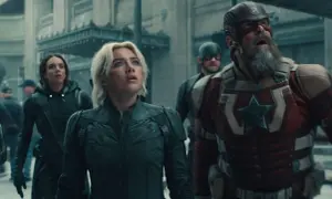 Yelena Belova, Red Guardian och andra kämpar i avengers ordning, redo för strid.