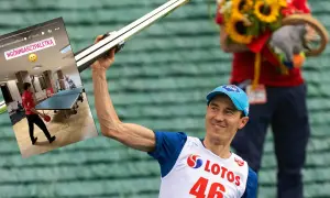 Kamil Stoch z paletką do tenisa stołowego, w tle zdjęcie z #gówniarzzpaletką.