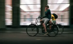 Czy motorowerem po ścieżce? Mandat i pułapki e-bike'ów!
