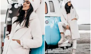 Urocze stylizacje zimowe damskie w kremowym kolorze. Modelka w białym futerku, czapce i śniegowcach pozuje przy niebieskim kamperze.