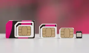 Trois cartes SIM de tailles différentes, prêtes pour votre futur iPhone X 5G.