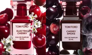 Dwa flakony perfum Tom Ford: Electric Cherry z białymi kwiatami i świeżymi wiśniami, oraz Cherry Smoke z dymem i ciemnymi wiśniami.