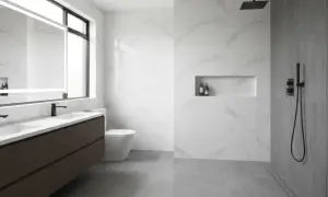 Bagno moderno con doppio lavabo, WC e doccia. Attenzione alle infiltrazioni acqua tra piatto doccia e piastrelle.