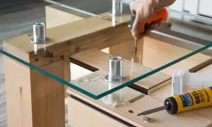 Jak zamontować szklany blat? Poradnik DIY uniknij błędów!