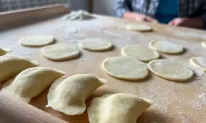 Ciasto na pierogi z mlekiem - przepis na pyszne, elastyczne ciasto