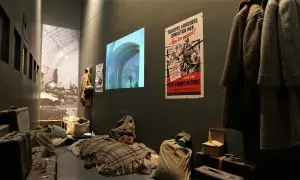 Wystawa w Muzeum II Wojny Światowej w Gdańsku. Walizki, koce, maska gazowa i plakaty propagandowe tworzą atmosferę tamtych lat.
