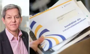 Man med grått hår och en man som håller i en inkomstdeklaration. Kanske dags att se över skattereduktion bolån?