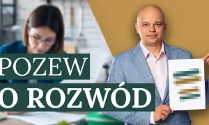 Jak napisać wniosek rozwodowy? Mężczyzna w garniturze trzyma dokument z tekstem. Kobieta w tle pracuje przy biurku.